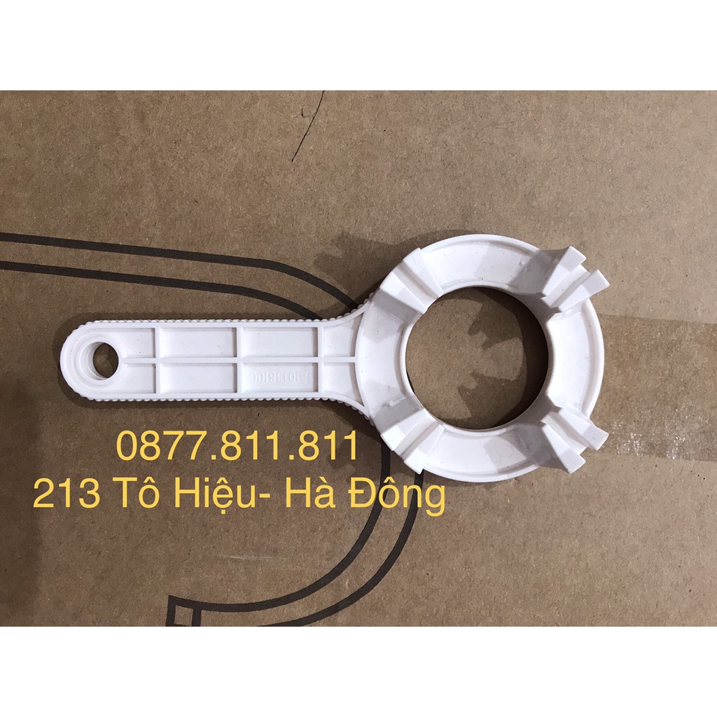 Tay gông mở cốc lọc đời mới Karofi