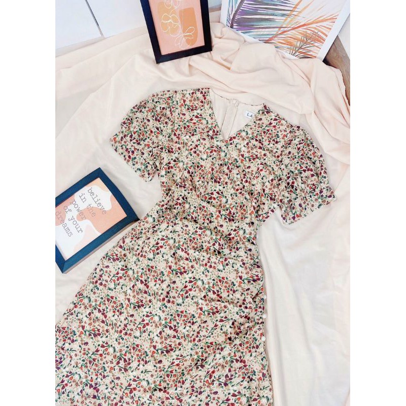 Đầm hoa nhí cổ tim chíp bên hông phối bèo đuôi cá xinh xắn, đầm đi chơi, đi tiệc | BigBuy360 - bigbuy360.vn