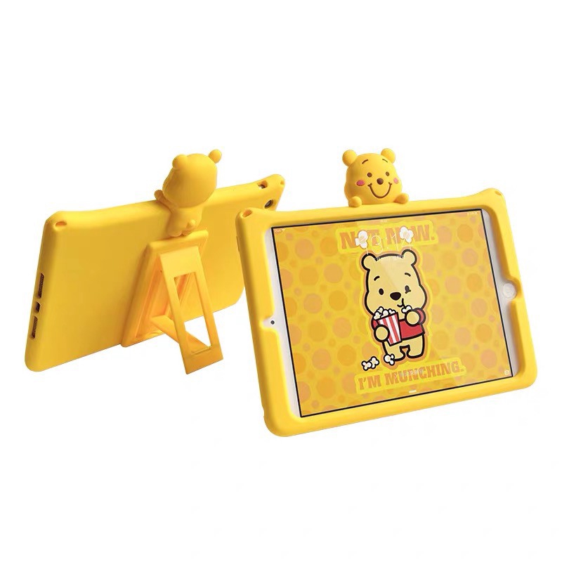 Ốp máy tính bảng silicon hình Winnie the Pooh kèm giá đỡ cho IPAD 2 3 4 MINI 3 2 1 4 5 2017 2018 9.7 10.5 AIR PRO 2019 | BigBuy360 - bigbuy360.vn