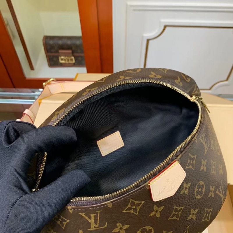 Túi xách unisex LV bumbag Supper Vip da thật box nam châm