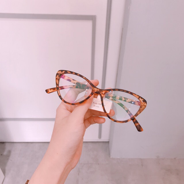 ẢNH THẬT KÍNH MẮT MÈO THỜI TRANG PHONG CÁCH TRẺ TRUNG
