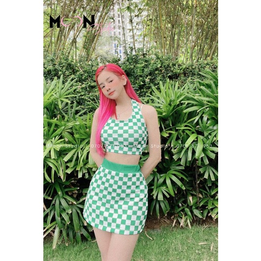 Set áo croptop kèm chân váy caro xanh lá xinh xẻo