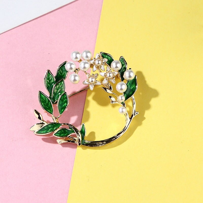 Ghim cài áo hình vòng hoa đính đá đơn giản sang trọng