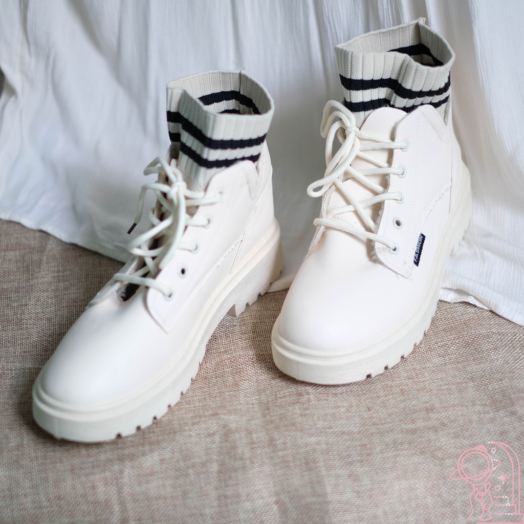 - GIÀY BOOTS KÈM CỔ TẤT GIẢ SIÊU CÁ TÍNH