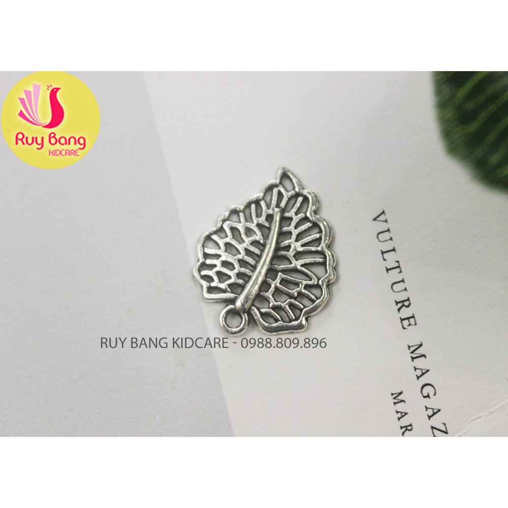 Cành lá kim loại, center đá đính hoa vải handmade