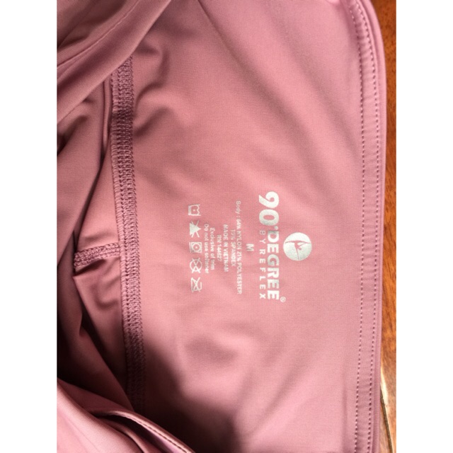 Quần tập 90degree dáng lửng size M 99k