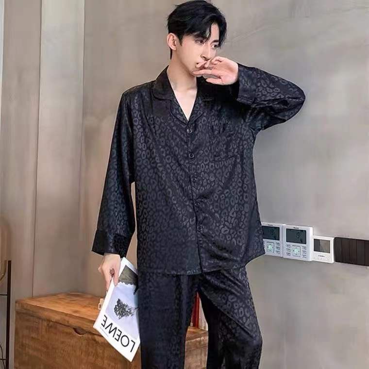 Bộ Đồ Ngủ Tay Dài Bằng Lụa Mát In Họa Tiết Da Báo Dành Cho Nam