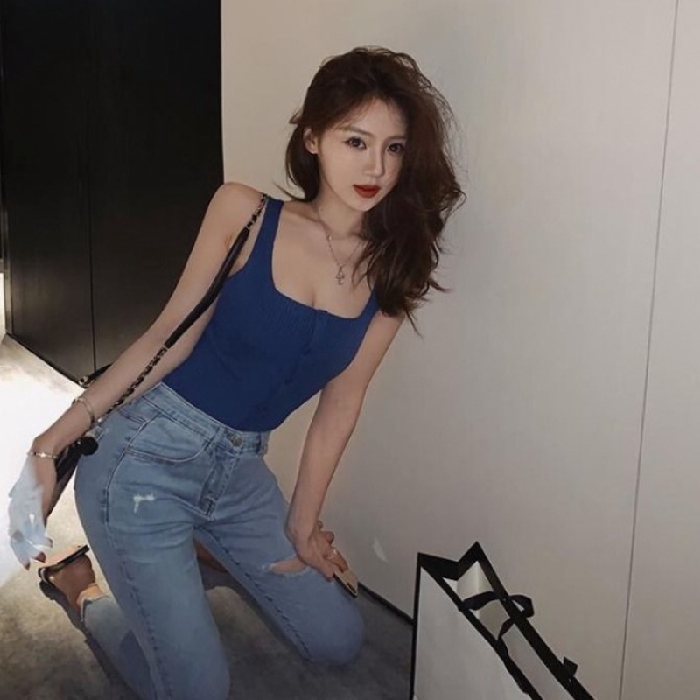 Áo không tay dệt kim thiết kế cổ vuông quyến rũ | BigBuy360 - bigbuy360.vn