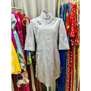 Đầm sườn xám lụa thêu tay lỡ phong cách trung hoa cổ điển - khánh mi shop
