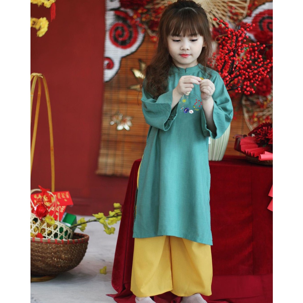 Áo Dài Cho Bé Gái Lụa Mát Lịm Thêu Hoa Điệp Phi Xanh