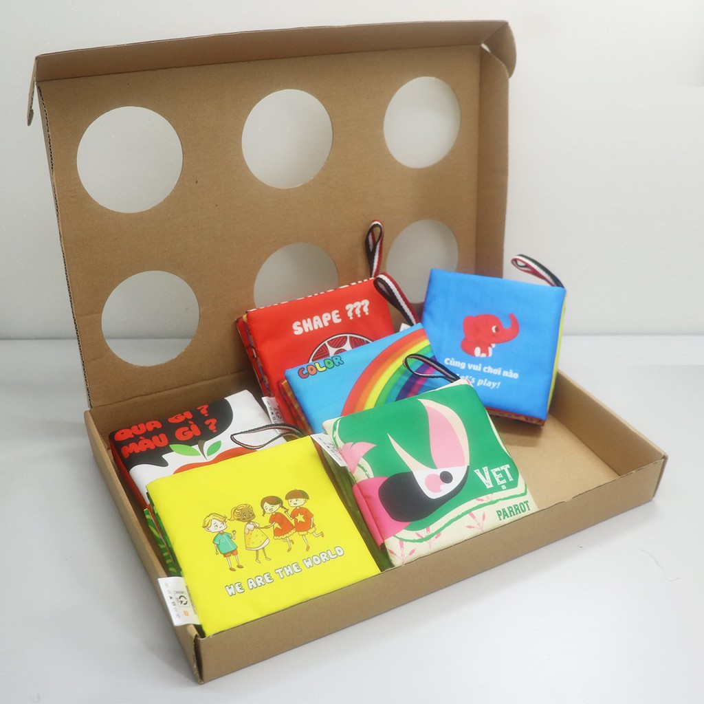 [Có hộp] Bộ 6 sách vải Pipo Song ngữ VIỆT - ANH kích thích thị giác cho bé (PiPô Việt Nam) kích thước 12x12x3cm