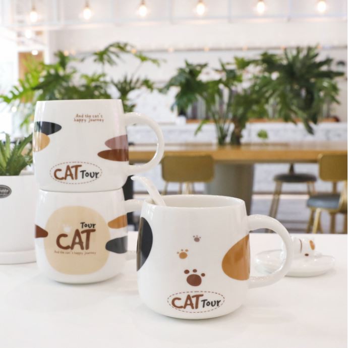 Ly cốc sứ trắng mèo Cat Tour 400ml có nắp đậy cao cấp