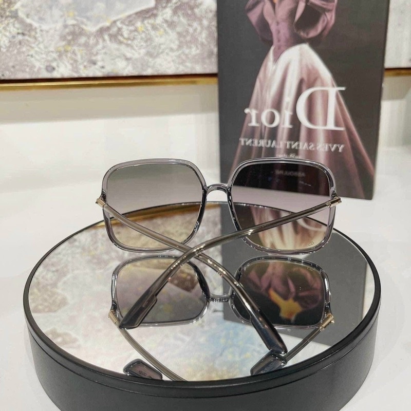 Kính Hiệu Vuông Dio R Màu Xám Tây Ombre
