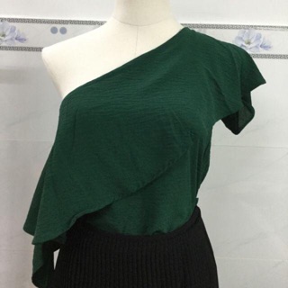 Áo lệch vai bèo