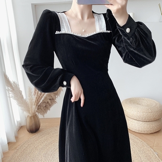 Đầm Nhung Đen Cổ Vuông Tay Phồng Dài Phối Ren Đính Ngọc Trai Giả Dễ Thương