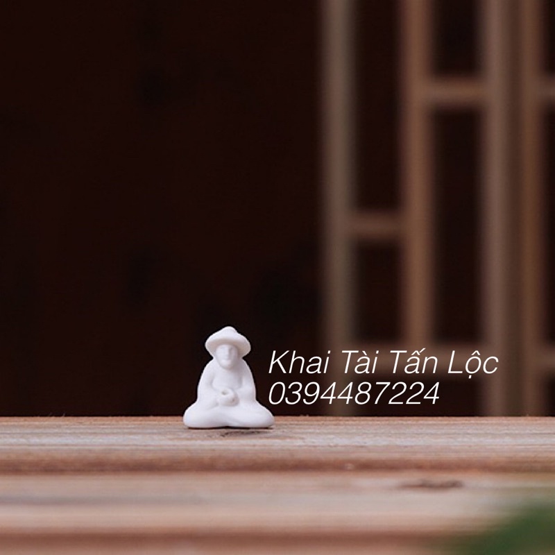 Tượng ông lão câu cá tí hon cao 3cm gốm trắng cắm nhang ,  trang trí