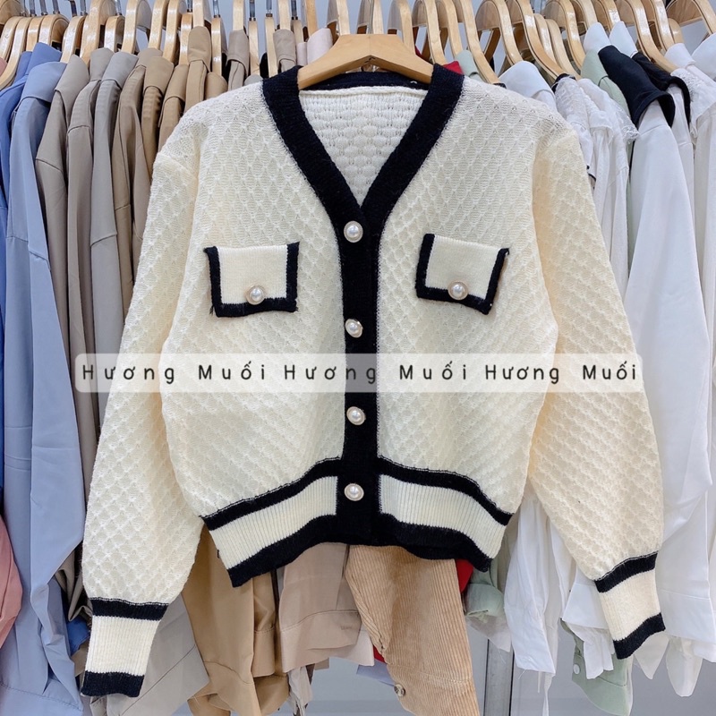 Áo cadigan dáng ngắn viền cúc ngọc to