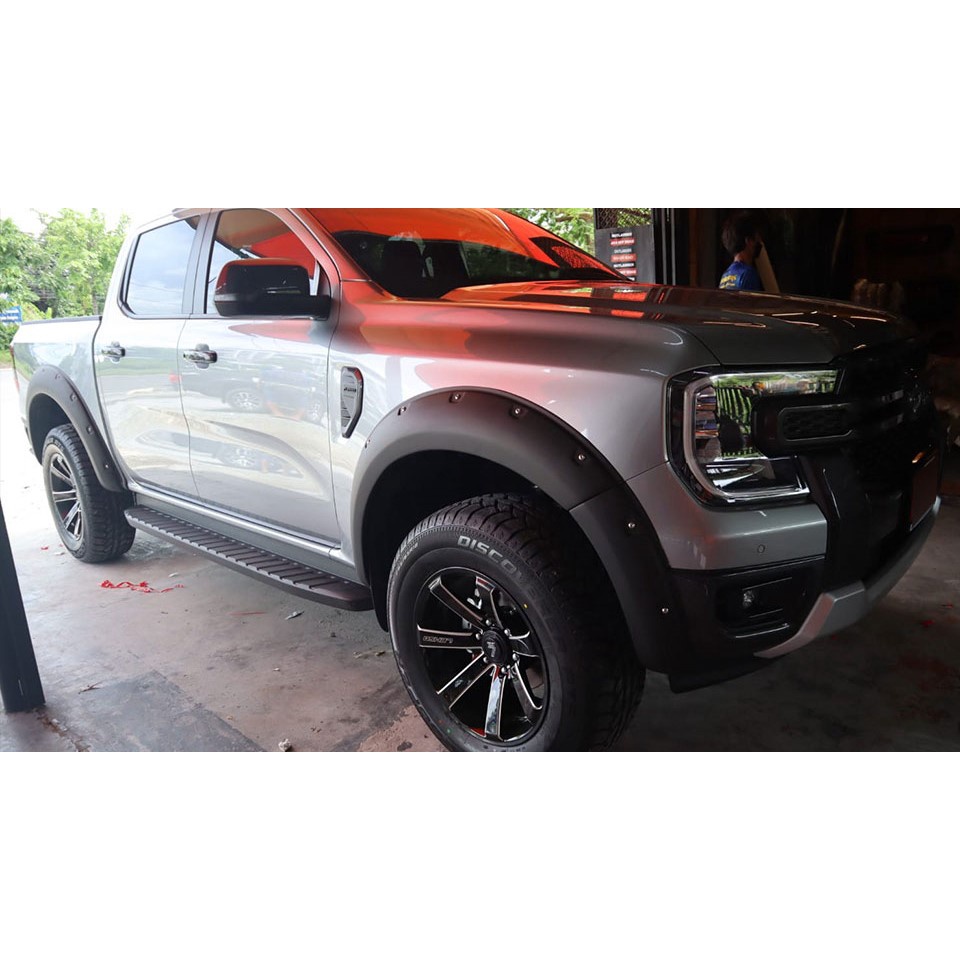 Ốp cua lốp FORD RANGER 2023, Mẫu Đinh Bản To, cua bánh ranger 2023