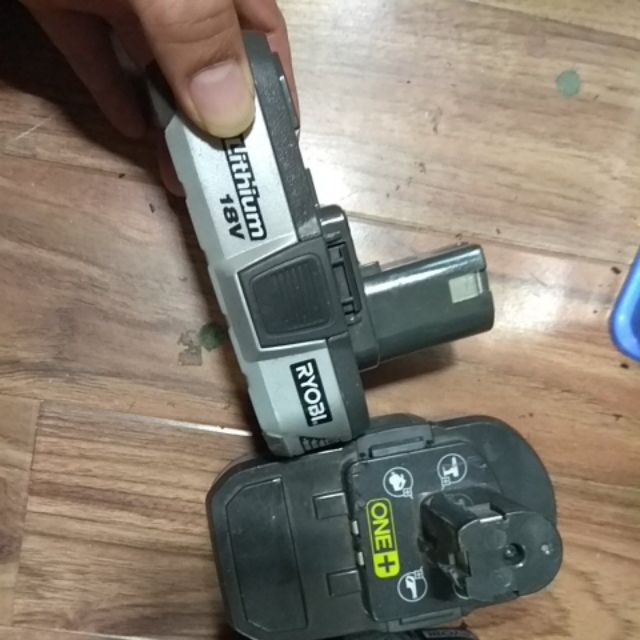 Pin Ryobi 18v cũ loại P102, P103 mạch vẫn hoạt động tốt