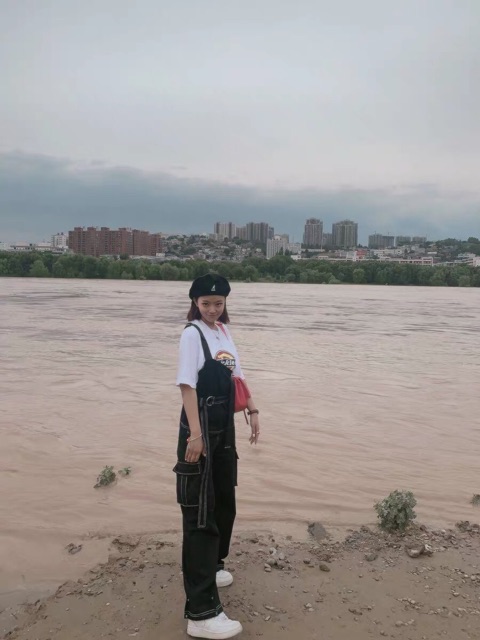 Yếm HYLT của Rosé BlackPink | BigBuy360 - bigbuy360.vn