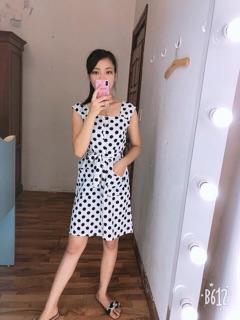 Váy chấm bi