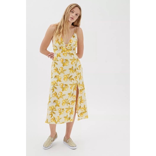 Đầm midi Urban Outfitters có ảnh thật khách mặc