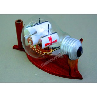 Mô hình thuyền buồm galeon trong bóng đèn