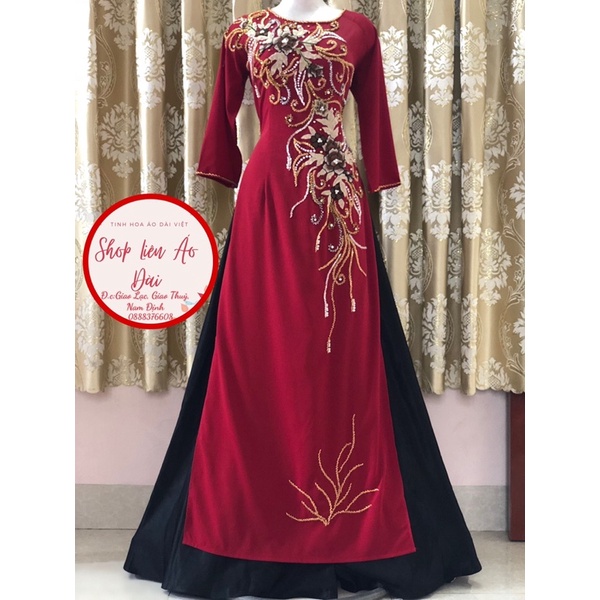 Áo dài truyền thống tặng mẹ cổ tròn tay lỡ, áo dài đỏ đô đính hoa ren phối hợp kết ngọc và pha lê sang cho mẹ