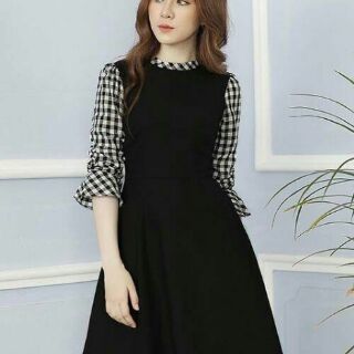 Đầm xòe đen phối tay caro