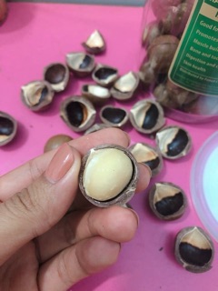 Hạt Macca Úc nứt vỏ 500gram