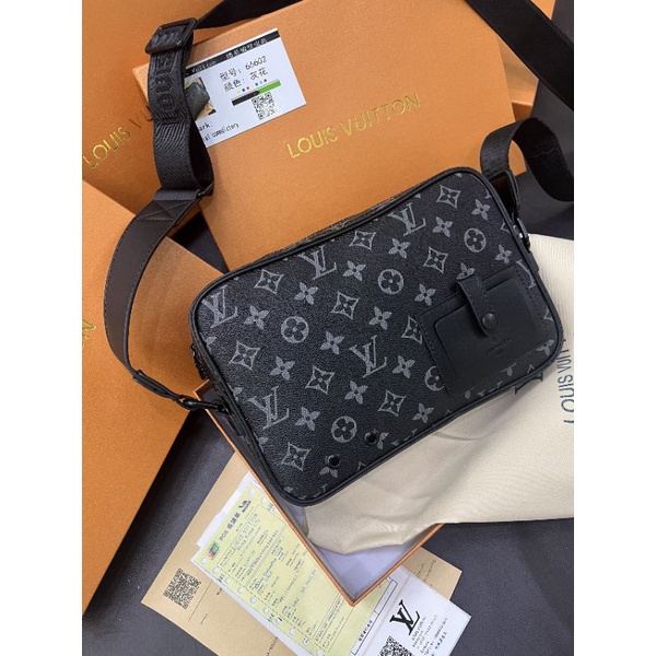 Túi chéo nam LV dây đeo dài thêu logo sz26cm đẹp dã man fullbox
