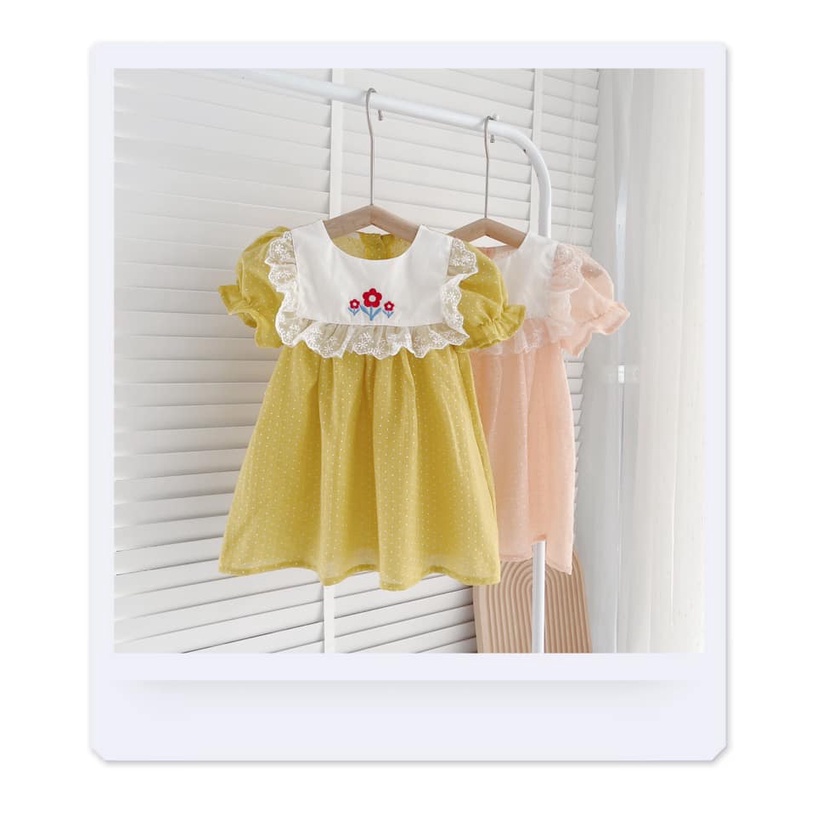 Váy chấm bi cổ thêu