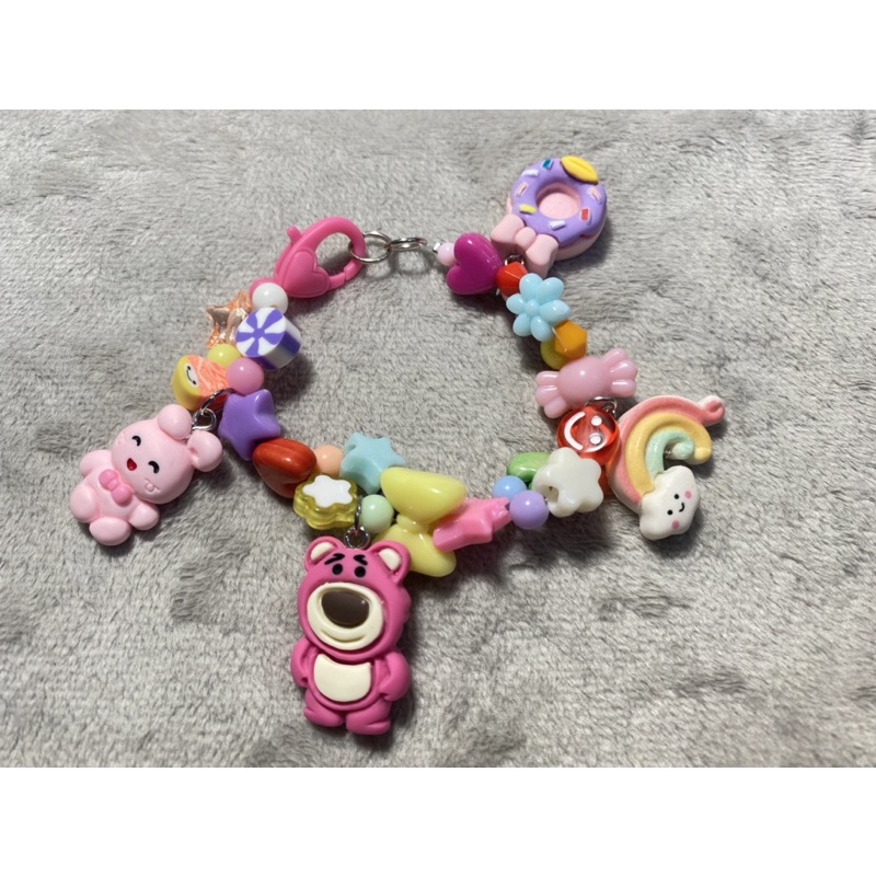 Vòng tay đặc biệt 4 hình lớn, dây đôi, móc nhựa màu