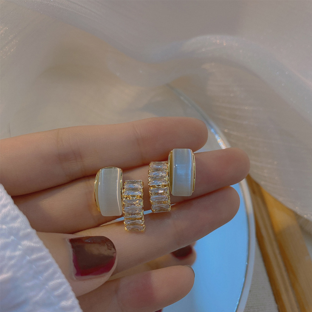 Khuyên tai hợp kim đính đá thiết kế sang trọng thời trang cho nữ