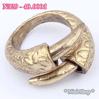 Nhẫn kiểu hình móng vuốt độc đáo (kéo sang phải xem thêm mẫu)