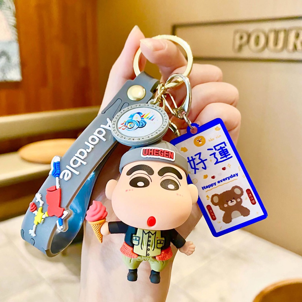 Móc Khóa Xe Hơi Hình Cậu Bé Bút Chì Dễ Thương
