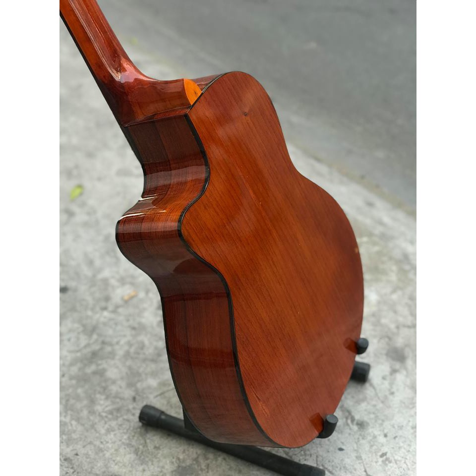 Guitar classic gỗ nguyên tấm giá cực tốt