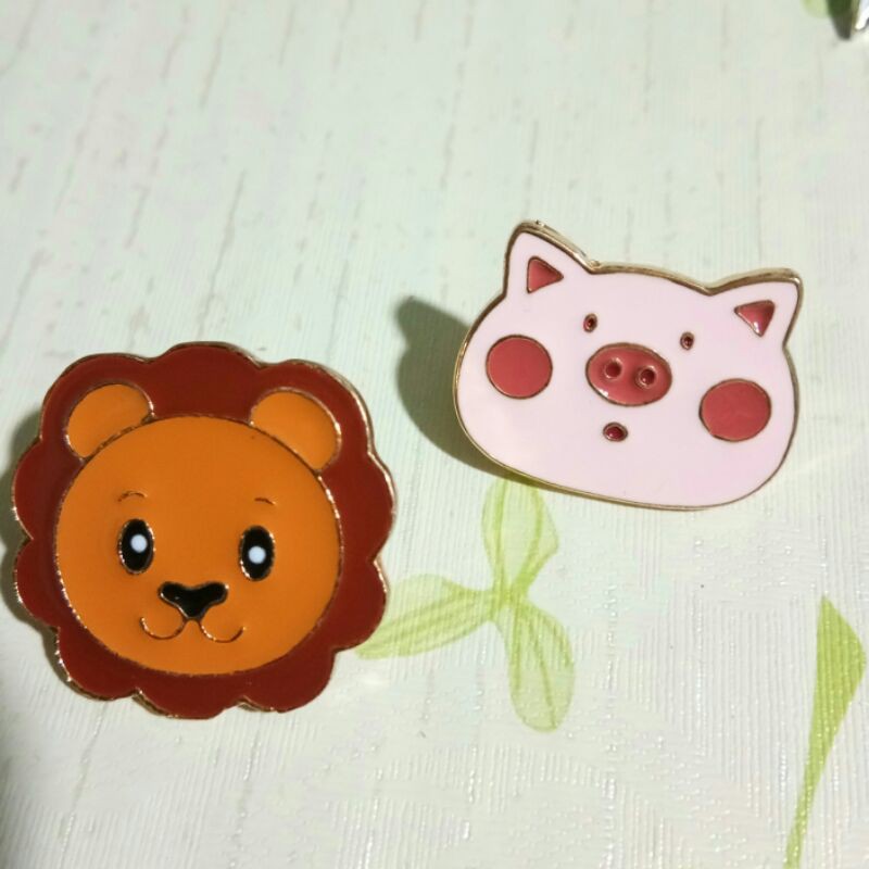 [ Pin Cài ] Thỏ Trạm &amp; Tiện , Cổ Phong.