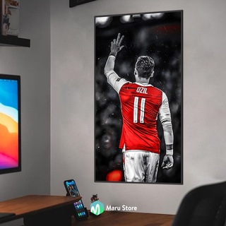 Tranh cầu thủ bóng đá ozil có khung trang trí phòng ngủ