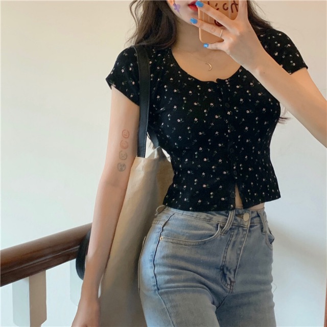 [Mã WASKT304 giảm 15% tối đa 30K đơn 99K] CROPTOP NÚT HOA NHÍ TAY NGẮN