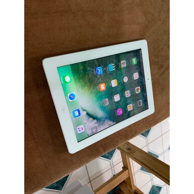 [Giá siêu tốt] IPad 4 sử dụng sim 4G và wifi 32GB màu trắng