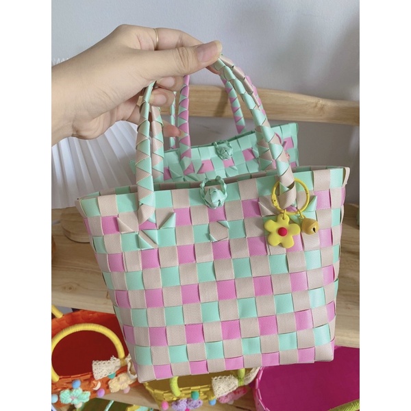 Túi xách Đan kèm móc khoá