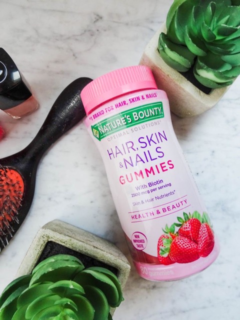 Kẹo dẻo bổ sung Biotin đẹp da, tóc, móng Nature’s Bounty Hair, Skin & Nails Gummies 230viên vị Dâu | BigBuy360 - bigbuy360.vn