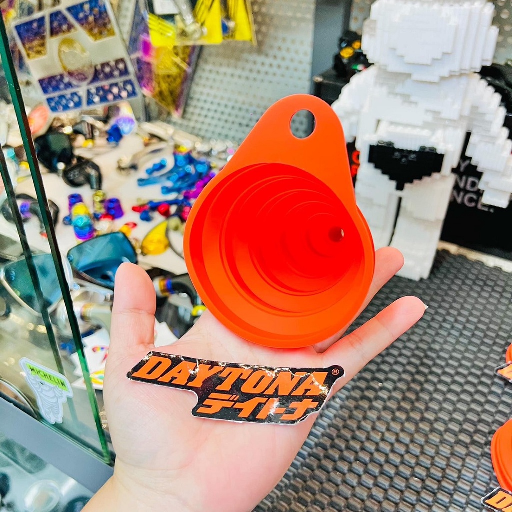 Phiểu đổ nhiên liệu xe máy nhựa dầy kèm tem daytona tiện lợi độc đáo