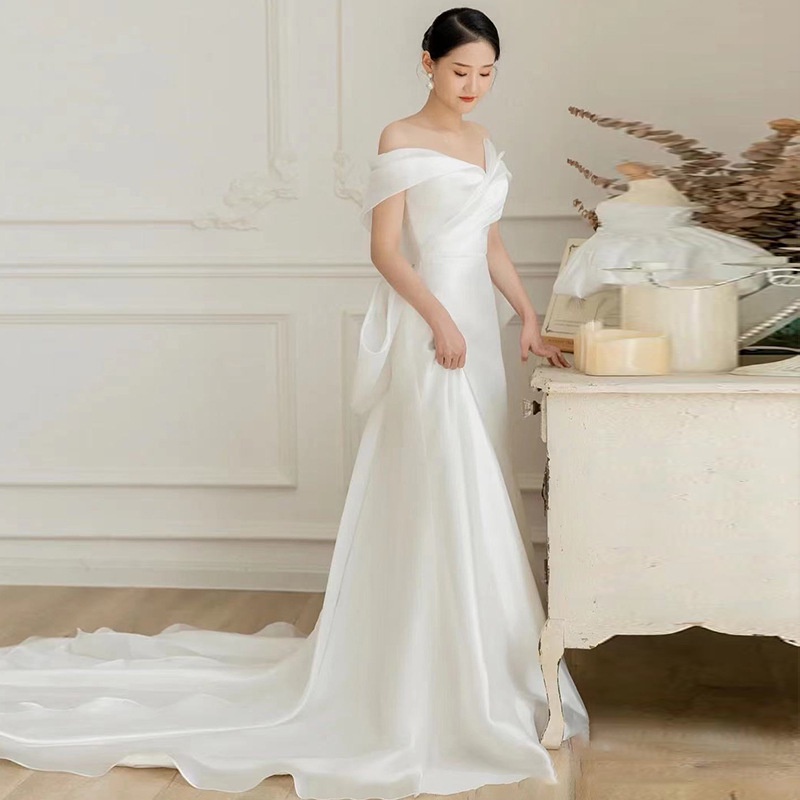 Đầm cưới dáng dài chất liệu satin màu trắng thiết kế đơn giản thời trang theo phong cách Pháp