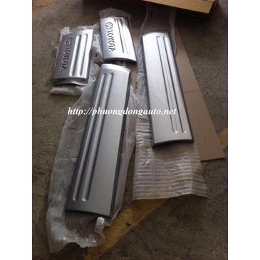 Ốp nẹp sườn, hông xe Toyota Fortuner đời 2006 - 2015 hàng mộc chưa sơn