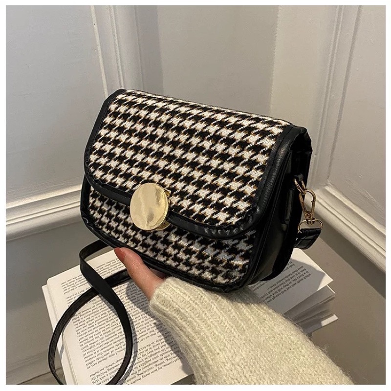 Túi xách đeo chéo nữ khóa vàng tròn Hàn Quốc