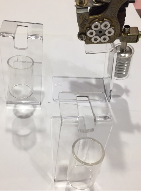 Kệ để máy xăm hình