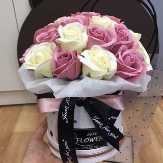 Hoa sáp hộp trụ tròn