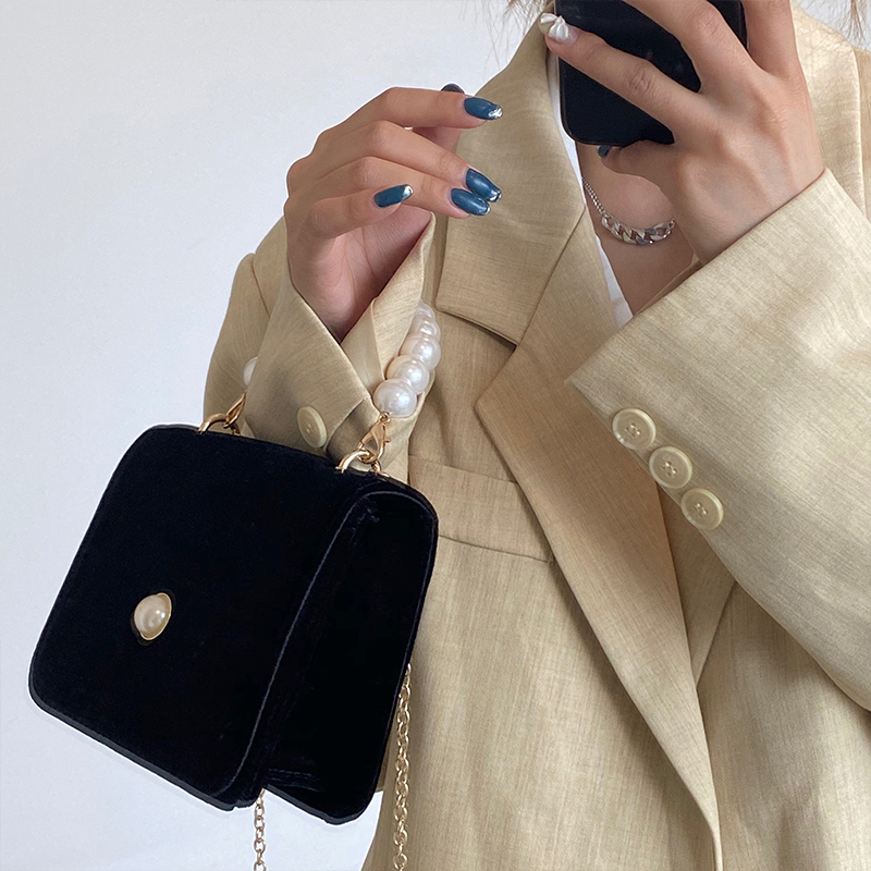 Túi da có tay cầm ngọc trai hợp thời trang  trẻ trung cho nữ